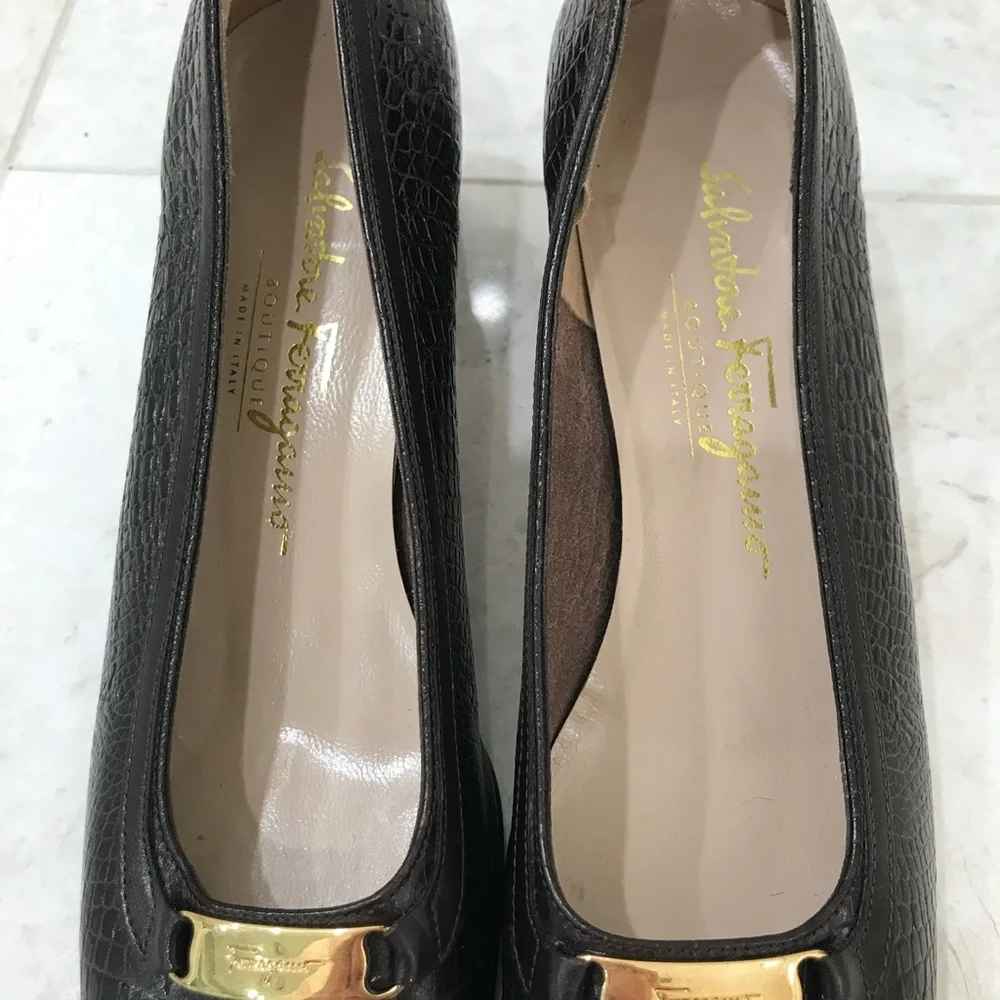 SALVATORE FERRAGAMO {8A2} Brown Embossed Leather Pumps - Picture 12 of 15